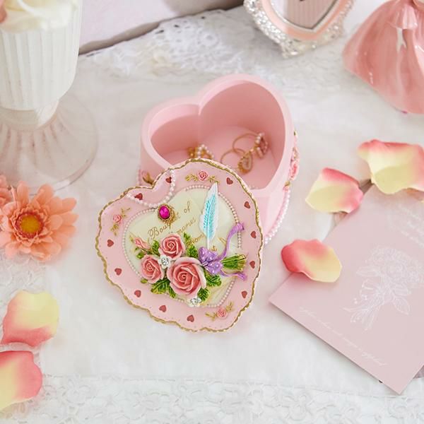 大切なコレクションをかわいく飾ってディスプレイ！アクセサリー収納