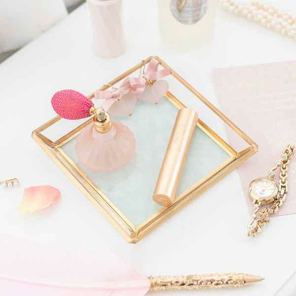 大切なコレクションをかわいく飾ってディスプレイ！アクセサリー収納