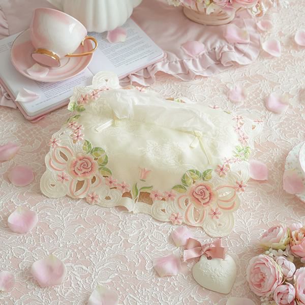 エンブロイダリーティッシュケースカバー(ローズリボン)｜かわいい