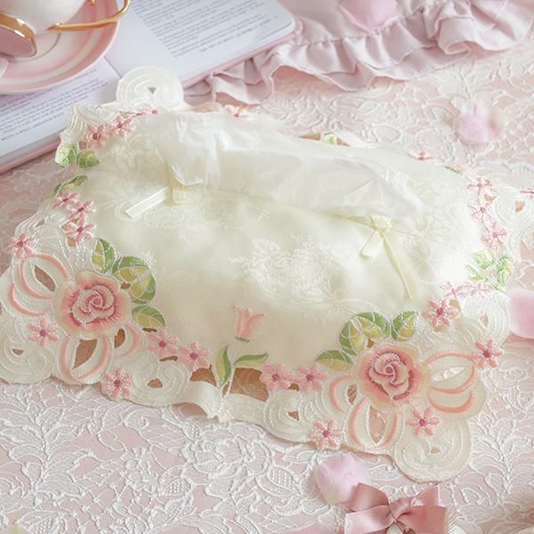 エンブロイダリーティッシュケースカバー（ローズリボン）｜かわいい